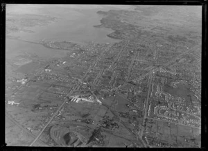 Suburban Bus Company Coverage, view to Penrose, Onehunga and the Gloucester Reserve with the Mangere Road Bridge and Manukau Harbour, Auckland City