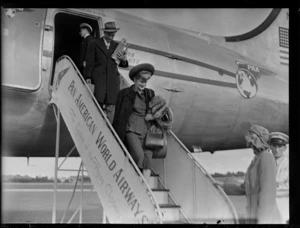 Mr and Mrs Rosenquex, disembarking aircraft Douglas DC-4 Clipper Racer, PAWA (Pan America World Airways), unidentified location