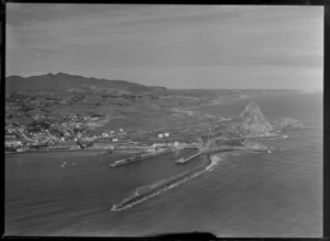 Port of New Plymouth, including Paritutu Rock