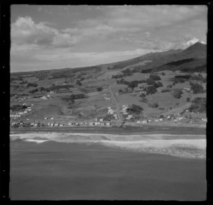 Ōakura, New Plymouth District, Taranaki Region, showing beach