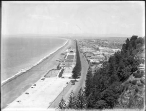 Looking along the beach and Marine Parade areas, Napier