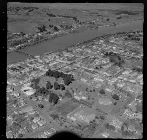 Whanganui City and Queens Park with the Sarjeant Art Gallery and District Library, Victoria Avenue Bridge and Cooks Gardens, Manawatu-Whanganui Region