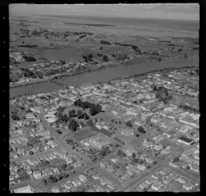 Whanganui City and River with Queens Park, Cooks Gardens and Victoria Avenue Bridge, Manawatu-Whanganui Region