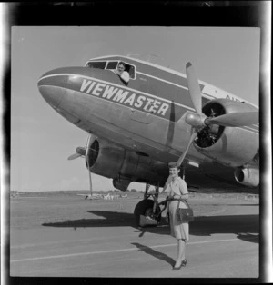 Unidentified crew members with DC3 Viewmaster, South Pacific Airlines of New Zealand, Whakatane Airport opening