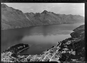 Queentown, The Remarkables and Lake Wakatipu, Otago