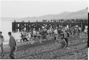 Runners in the Crazyman Coast-to-Coast race starting off along Eastbourne beach, Lower Hutt - Photograph taken by Ray Pigney