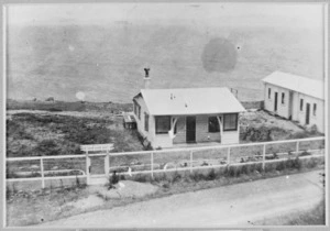 Cockburn, Vivienne :Photograph of Katherine Mansfield cottage, Days Bay, Lower Hutt