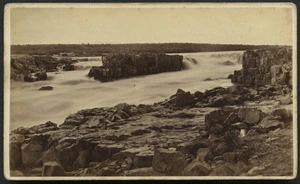 Nicholas Brothers (Otago) fl 1872-1878 : Photograph of Mataura River