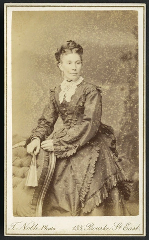Noble, Tomothy (Melbourne) 1871-1888 : Portrait of unidentified woman