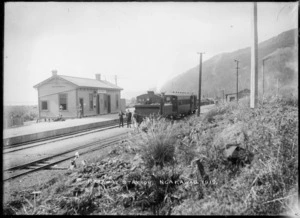 Ngakawau railway station and train, Buller district