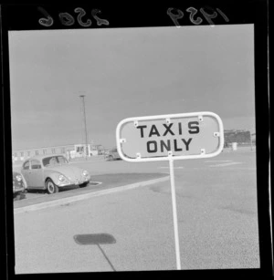 Taxi stand sign at Wellington Airport, Rongotai