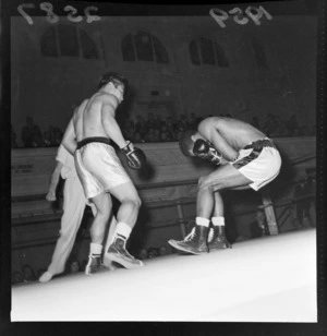 Boxing match at Wellington Town Hall, Keith Saunders vs. Tuna Scanlan