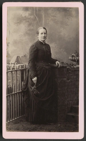Pollard, Edwin (Wellington) fl 1883-1900 :Portrait of unidentified woman