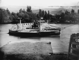 Lowburn ferry punt over the Clutha River