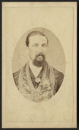 Price, Thomas E (Wanganui) fl 1879-1900 :Portrait of unidentified Maori man