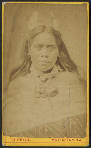 Price, Thomas E (Masterton) fl 1875-1900 :Portrait unidentified Maori girl