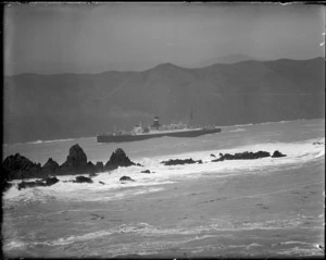 The SS Captain Cook entering Wellington Harbour