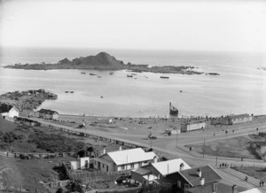 Island Bay, Wellington, showing Tapiteranga Island