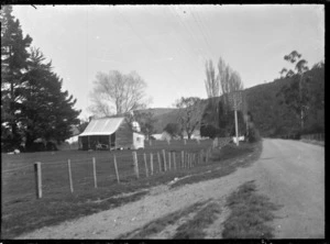 Pumpkin Cottage, or Whare o Taringa-Kuri, at Silverstream, circa 1921.