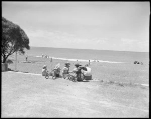 Beach scene, Napier - Photograph taken by W Walker
