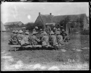 World War I New Zealand soldiers at a machine gun school