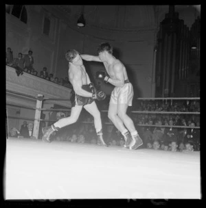 Boxing match, Tuna Scanlan vs Mick Leahy, at Wellington Town Hall