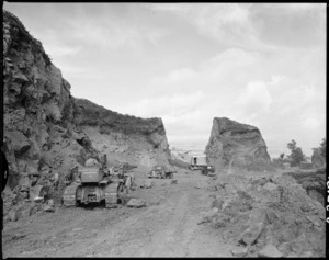 Road construction on Kaimai Hill, Waikato side - Photograph taken by E P Christensen