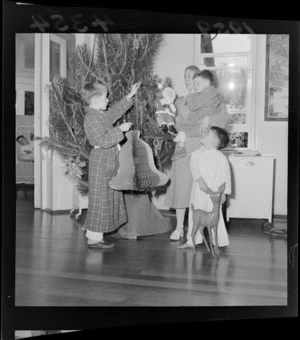 A nurse and child patients, all unidentified, with Christmas decorations, in [Wellington?] hospital