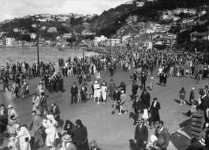 Crowd walking along Oriental Parade, Wellington