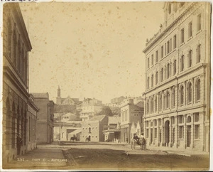 Creator unknown : Photograph of Fort Street, Auckland, taken by the Burton Brothers
