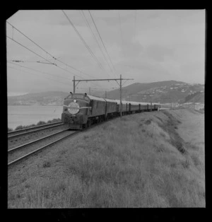 Ministerial train leaving Wellington attempting the fastest trip to Auckland
