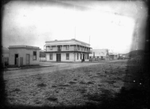 Street scene in Wanganui, with the Ship Hotel
