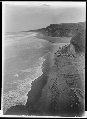 Creator unknown :Photograph of Kai Iwi beach, Wanganui district