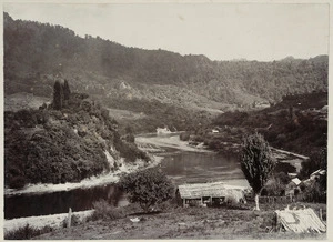 Whanganui River and surrounding countryside at Pipiriki