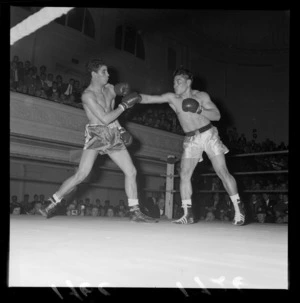 Boxing match, Tuna Scanlan vs Dick Williams at Wellington Town Hall