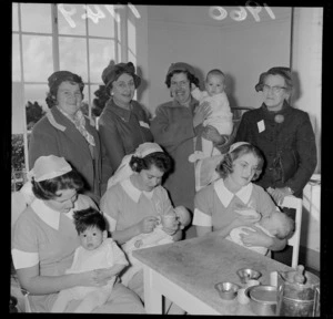 Karitane nurses with babies, and visiting women, all unidentified, Karitane Hospital, Wellington