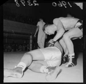 Boxing, Tuna Scanlan versus Clive Stewart in the Wellington Town Hall, Wellington City