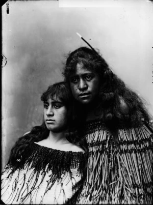 Te Onetu Metekingi and Ngapo Tuhana - Photograph taken by William Henry Thomas Partington