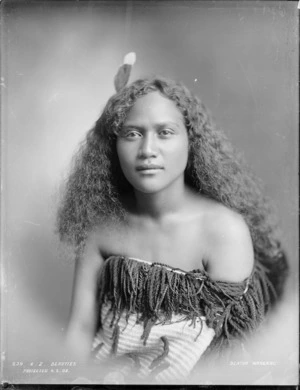 Unidentified Maori woman, Wanganui region - Photograph taken by Frank J Denton