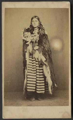 Richards, E S (Wellington) fl 1862-1873 :Portrait of unidentified Maori woman