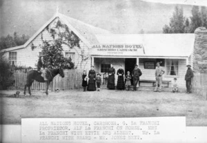 Photograph of the All Nations Hotel, Cardrona, and the Proprietor and his family