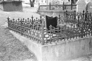 The grave of John Gunn and the Hart family, plot 105.P, Sydney Street Cemetery.