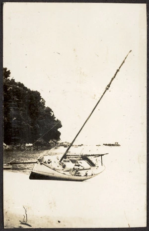 Yacht Arawa on the beach at Torrent Bay