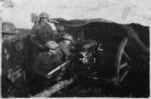 Gun crew at Burr Cross Roads, Western Front