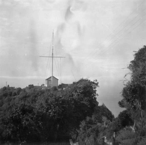 Photograph of the signal mast and storage shed, Nugget Point, South Otago