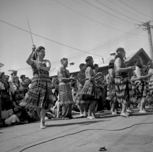Maori group from Taranaki performing a waiata for the returning members of the Maori Battalion at Aotea Quay, Wellington