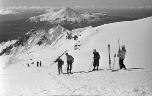 Skiers at Whakapapa Skifield, Mount Ruapehu