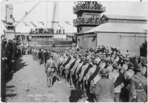 New Zealand troops for the South African war, about to board the SS Waiwera