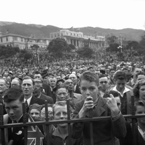 Crowd at the official VE celebrations, Parliament Buildings, Wellington