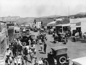 People and vehicles on Commerce Street, Kaitaia